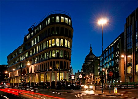 simsearch:862-07909651,k - Angleterre, Londres. Londres cathédrale Saint-Paul au crépuscule, à partir de Mansion House. Photographie de stock - Rights-Managed, Code: 862-03736670