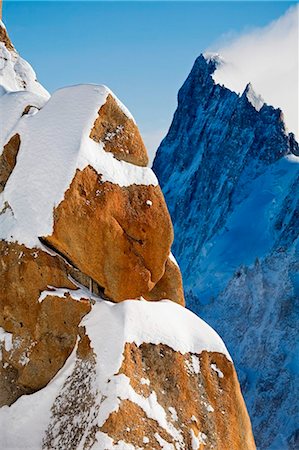 simsearch:862-03711407,k - France, Rhone Alpes, Chamonix Mont Blanc, Les Bossons, Aiguille du Midi, Mont Blanc from the Aiguille du Midi cable car station. Foto de stock - Direito Controlado, Número: 862-03736712