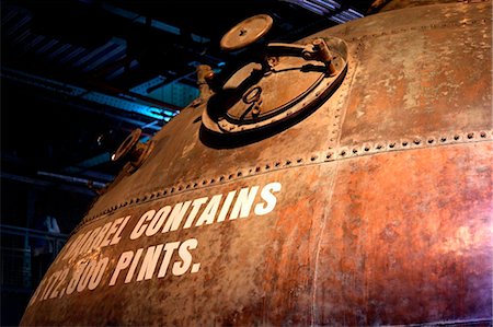 Irlande, Dublin, St James Gate, un des cuves dans le Musée Guinness Storehouse Guinness Brewery de brassage cuivre converti. Photographie de stock - Rights-Managed, Code: 862-03736727