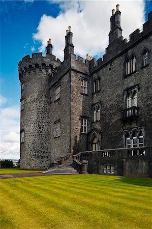 simsearch:400-05683614,k - Ireland, Kilkenny, Kilkenny. The front of Kilkenny Castle. Foto de stock - Con derechos protegidos, Código: 862-03736741