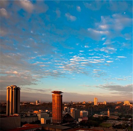 Kenya, Nairobi. Nairobi at sunrise with the circular tower of the Kenyatta Conference Centre in the foreground. Fotografie stock - Rights-Managed, Codice: 862-03736767