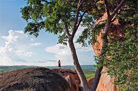 simsearch:862-03820213,k - Kenya, District de Nyanza. Kit Mikayi, un groupe de rock permanent de certains sites 80 mètres de haut, important pour la communauté Luo. Photographie de stock - Rights-Managed, Code: 862-03736818