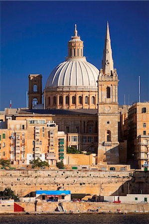 Malte, la Valette, église Our Lady of Mount Carmel à la Valette, Malte vu de Sliema, Malte. Photographie de stock - Rights-Managed, Code: 862-03736948