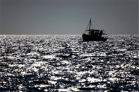 Malta, St. Pauls Bay, A Maltese fishing vessel located off the coast. Foto de stock - Con derechos protegidos, Código: 862-03736956