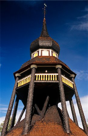 simsearch:862-06542519,k - Sweden, Gavleborg, Ljusdal. Wooden shingles cover the distinctive onion-domed rococo belfry of Ljusdal's church. Foto de stock - Con derechos protegidos, Código: 862-03737171