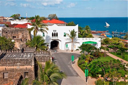 simsearch:862-03737305,k - Tanzania, Zanzibar, Stone Town. A view from House of Wonders along the seafront with Ngome Kongwe (the Omani Fort built C17th) Stock Photo - Rights-Managed, Code: 862-03737253
