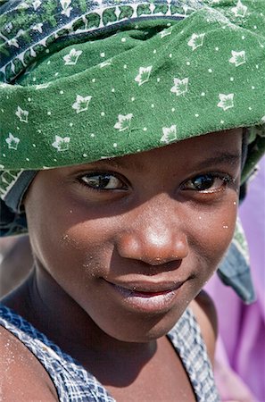 simsearch:862-03737264,k - Tanzania, Zanzibar. A girl on Paje Beach which has one of the finest white sandy beaches in the southeast of Zanzibar Island. Foto de stock - Con derechos protegidos, Código: 862-03737280