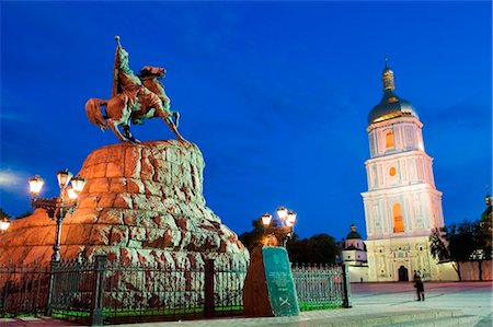 simsearch:862-06541698,k - Ukraine, Kiev, St Sophias cathédrale, 1017-31 avec les dômes de style baroque et bell tower, Site de patrimoine mondial de l'Unesco (1990) Photographie de stock - Rights-Managed, Code: 862-03737336
