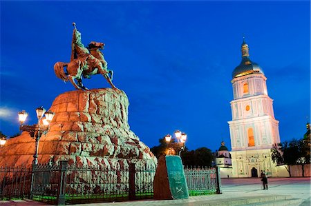 Ukraine, Kiev, St Sophias Cathedral, 1017-31 with baroque style domes and bell tower, Unesco World Heritage Site (1990) Foto de stock - Con derechos protegidos, Código: 862-03737336