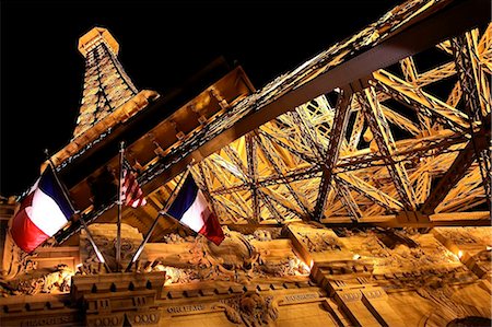 Aux États-Unis, Nevada, Las Vegas, réplique de la tour Eiffel, partie de l'immeuble de l'hôtel de Paris. Photographie de stock - Rights-Managed, Code: 862-03737362