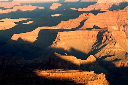south rim - United States; Arizona; Grand Canyon. Sunrise over the canyon from Mather Point, one of the viewpoints on the South Rim. Foto de stock - Con derechos protegidos, Código: 862-03737409