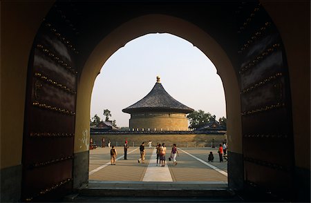Chine, Beijing. Construit entièrement en bois sans clous, la salle de prière pour les bonnes récoltes, centre du Temple du ciel (ou Tiantan) ensemble. Photographie de stock - Rights-Managed, Code: 862-03731109