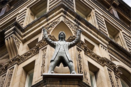 Angleterre, Liverpool, North John Street, The Hard Days Night Hotel, avec la statue de George Harrison Photographie de stock - Rights-Managed, Code: 862-03731207