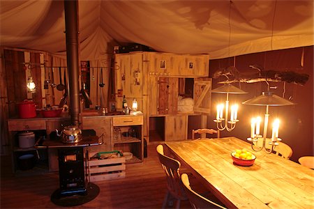 England, Lake District. Interior of a Feather Down Farm tent at night. Foto de stock - Direito Controlado, Número: 862-03731236