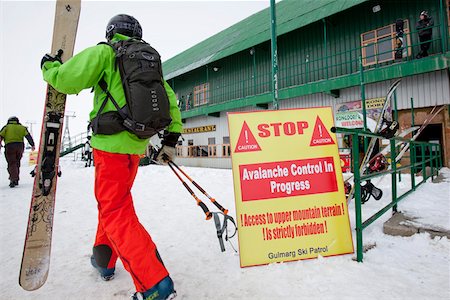 simsearch:862-03807589,k - An avalanche warning sign in Gulmarg, Kashmir, India Stock Photo - Rights-Managed, Code: 862-03731300