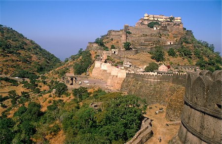 India, Rajasthan, Kumbalgarh. Aravalli Hills & the boundary between the ancient kingdoms, Mewar and Marwar & the highest fort. Stock Photo - Rights-Managed, Code: 862-03731343