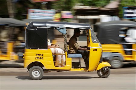 driving in asia - Inde, Tamil Nadu. Tuk-tuk (pousse-pousse automatique) à Madurai. Photographie de stock - Rights-Managed, Code: 862-03731379