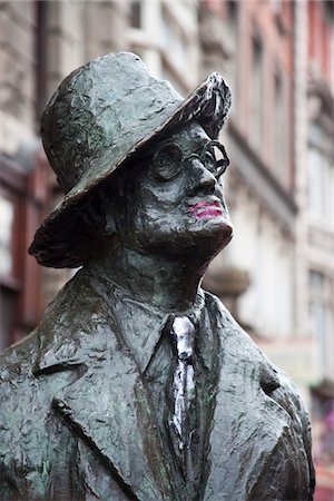 simsearch:862-03361592,k - James Joyce Statue in Dublin, Ireland Fotografie stock - Rights-Managed, Codice: 862-03731393
