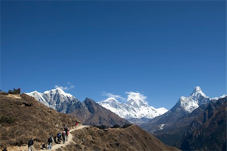 simsearch:862-03289022,k - Nepal, Everest Region, Khumbu Valley, Namche Bazaar. Trekkers head towards Mount Everest in the far distance for Base Camp Foto de stock - Con derechos protegidos, Código: 862-03731935