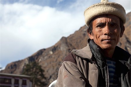 La vallée de Khumbu au Népal, région de l'Everest. Portriat de porter du Népal l'épine dorsale des expéditions dans la vallée du Khumbu et Everest Photographie de stock - Rights-Managed, Code: 862-03731948