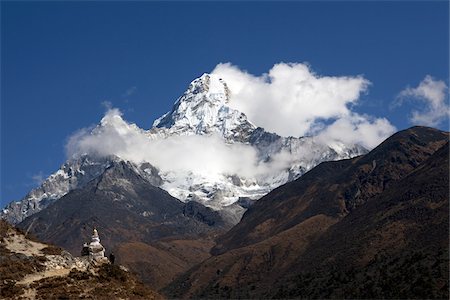 simsearch:862-03731941,k - Nepal, Everest Region, Khumbu Valley, Ana Dablan Peak. A Buddhist prayer station on the Everest Base Camp trail. Foto de stock - Con derechos protegidos, Código: 862-03731965