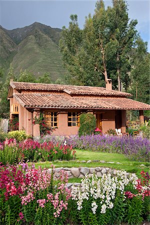 simsearch:862-03732066,k - Au Pérou, une des villas plus attrayants à Urubamba Villas, situé dans des jardins magnifiques à proximité de Urubamba. Photographie de stock - Rights-Managed, Code: 862-03732048