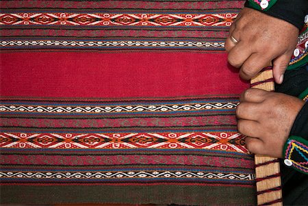 Peru, A Chinchero weaver at her loom in the process of making woollen cloth in a typical, traditional Andean design. Foto de stock - Con derechos protegidos, Código: 862-03732057