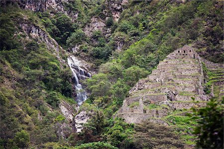 simsearch:862-03360473,k - Peru, The Inca ruins at Choq esuysuy are sited adjacent to a stream that tumbles down steep mountains from Phuyupatamarka. Foto de stock - Con derechos protegidos, Código: 862-03732059