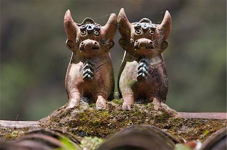 sacred valley of the incas - Peru, Clay bulls are common rooftop ornaments throughout Peru. Said to bring good luck and protect from evil spirits. Stock Photo - Rights-Managed, Code: 862-03732075