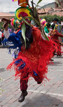 Peru, Masked dancers for parade on Christmas Day in Cusco s square, Plaza de Armas, celebrating the Andean Baby Jesus, Nino Manuelito. Foto de stock - Con derechos protegidos, Código: 862-03732088