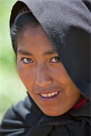 quechua - Pérou, parlant le Quechua A girl de l'île de Taquile. L'île de 7 km2 a une population d'environ 2000 personnes. Photographie de stock - Rights-Managed, Code: 862-03732100