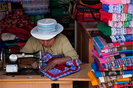 Peru, A woman uses her sewing machine to embroider cloth in a shop at Chivay, the provincial capital of Caylloma. Foto de stock - Con derechos protegidos, Código: 862-03732125