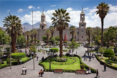 simsearch:862-03710858,k - Peru, Arequipa Cathedral dominates the main square, Plaza de Armas. Built with sillar, a stone mined from the extinct Chachani volcano. Foto de stock - Con derechos protegidos, Código: 862-03732144