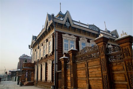 ruso (lugares y cosas) - Russia; Siberia; Irkutsk; 'Decembrist 'house. C19th artists, officers and nobles where exiled to remote Siberia, built a settlement, after the December revolt against Tsar Nicholas I. Foto de stock - Con derechos protegidos, Código: 862-03732149