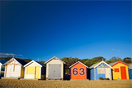 simsearch:862-08272900,k - Australia, Victoria, Melbourne.  Colourful beach huts at Brighton Beach. Foto de stock - Direito Controlado, Número: 862-03807251