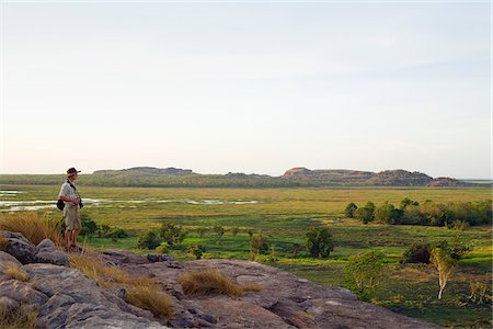 simsearch:862-03736323,k - Australia, Northern Territory, Kakadu National Park, Ubirr.  A hiker looks out over the Nadab floodplain at the sacred Aboriginal site of Ubirr. Foto de stock - Con derechos protegidos, Código: 862-03807267