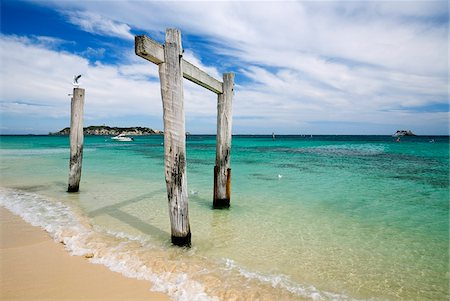 simsearch:862-03887139,k - Australia, Western Australia, Leeuwin-Naturaliste National Park, Hamelin Bay.  The remnants of an old pier at Hamelin Bay. Foto de stock - Con derechos protegidos, Código: 862-03807318