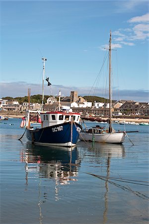 England, Isles of Scilly, St Mary's. Boats moored in the harbour at Hugh Town. Foto de stock - Con derechos protegidos, Código: 862-03807361