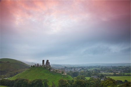 fortified castle - England, Dorset, Corfe Castle.  Sunrise at Corfe Castle, one of Britain's most majestic ruins and once a controlling gateway through the Purbeck Hills. Stock Photo - Rights-Managed, Code: 862-03807377