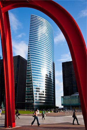 simsearch:862-05997715,k - L' Araignée Rouge by Alexander Calder in La Defense, Paris, France Stock Photo - Rights-Managed, Code: 862-03807408