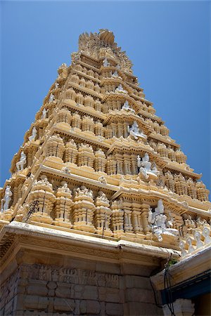 simsearch:862-06825813,k - India, Mysore. The intricately-carved outside of the Chamundeshwari Temple. Foto de stock - Con derechos protegidos, Código: 862-03807558