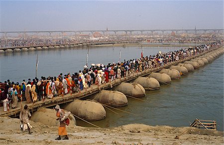 India, Uttar Pradesh, Allahabad. Temporary pontoon bridges across the River Ganges help ease the massive flow of Hindu pilgrims attending the celebrated Kumbh Mela festival held here every twelve years. Stock Photo - Rights-Managed, Code: 862-03807622