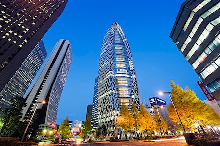 simsearch:862-03807701,k - Asia, Japan, Tokyo, Shinjuku, Tokyo Mode Gakuen Cocoon Tower, Design School building Foto de stock - Direito Controlado, Número: 862-03807677