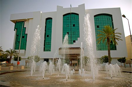 simsearch:862-03889898,k - Misrata, en Libye ; Un standing de l'hôtel juste à côté du centre ville, montrant l'Architecture rationaliste Photographie de stock - Rights-Managed, Code: 862-03807849