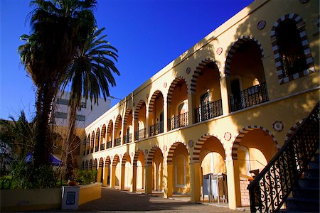 Tripoli, Libya, Tripolitania; Inside the courtyard of  a school  (called a 'madrasa' in Arabic) at Tripoli's city centre Foto de stock - Con derechos protegidos, Código: 862-03807843
