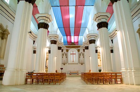 Tripoli, Libya; Inside the Santa Maria degli Angeli Roman Catholic church in the city centre Foto de stock - Con derechos protegidos, Código: 862-03807876