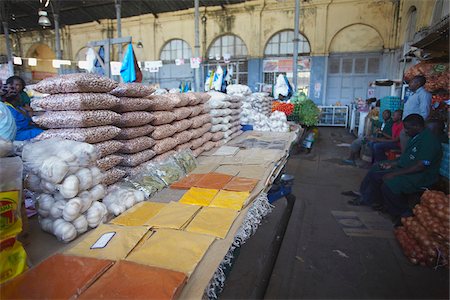 Épices et noix à vendre au marché municipal, Maputo, Mozambique Photographie de stock - Rights-Managed, Code: 862-03807908