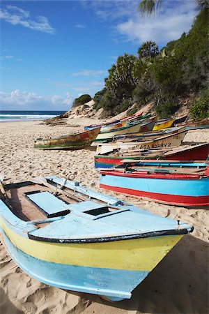 ruderboot - Fischerboote am Strand, Tofo, Inhambane, Mosambik Stockbilder - Lizenzpflichtiges, Bildnummer: 862-03807920