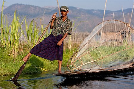 simsearch:841-07081629,k - Myanmar, Inle Lake.  Intha fisherman with traditional conical fish net, gently paddling his flat-bottomed boat home. Stock Photo - Rights-Managed, Code: 862-03807939