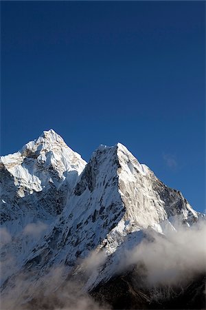 simsearch:862-03731941,k - Nepal, Everest Region, Khumbu Valley.   The dramatic and stunningly beautiful peak of Ama Dablam in the Khumbu Valley, viewed from the Everest Base Camp Trail Foto de stock - Con derechos protegidos, Código: 862-03808018